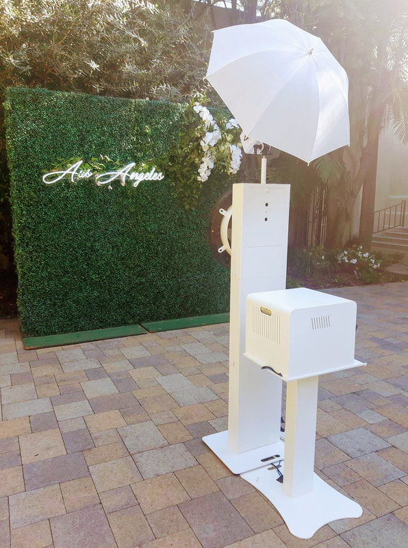 How much is it to rent a photo booth in Los Angeles?